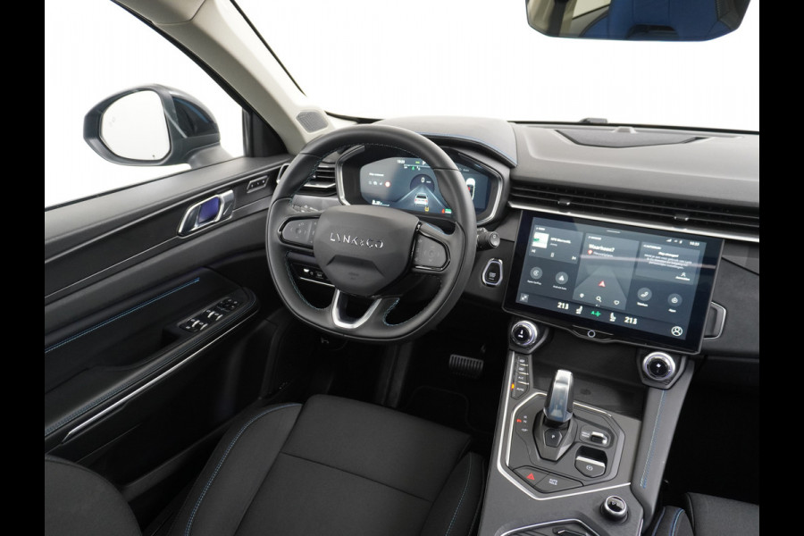 Lynk & Co 01 1.5 PHEV AUT-7 4wd 261pk Pano-Schuif-K-dak 20" 360°Camera Apple Carplay Android Auto Adaptive-Cr NaviPdc-a+v Ecc Keyless Led M-B Elek.Memory.Stoel File assistent Dodehoek detector Elektrisch bedienbare achterklep Rijstrooksensor Wifi Verkeersbord detectie 425Nm koppel 3,7kw laadvermogen A-label Euro 6 Hybride Benzine / Elektrisch rijden tot ca 69km  1800kg trekvermogen