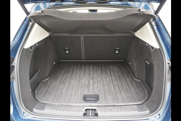 Lynk & Co 01 1.5 PHEV AUT-7 4wd 261pk Pano-Schuif-K-dak 20" 360°Camera Apple Carplay Android Auto Adaptive-Cr NaviPdc-a+v Ecc Keyless Led M-B Elek.Memory.Stoel File assistent Dodehoek detector Elektrisch bedienbare achterklep Rijstrooksensor Wifi Verkeersbord detectie 425Nm koppel 3,7kw laadvermogen A-label Euro 6 Hybride Benzine / Elektrisch rijden tot ca 69km  1800kg trekvermogen