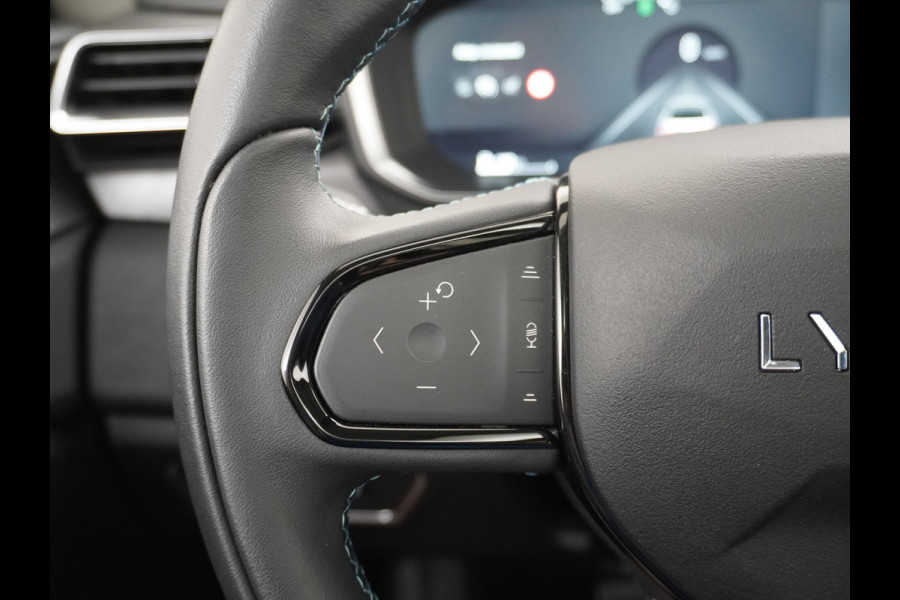 Lynk & Co 01 1.5 PHEV AUT-7 4wd 261pk Pano-Schuif-K-dak 20" 360°Camera Apple Carplay Android Auto Adaptive-Cr NaviPdc-a+v Ecc Keyless Led M-B Elek.Memory.Stoel File assistent Dodehoek detector Elektrisch bedienbare achterklep Rijstrooksensor Wifi Verkeersbord detectie 425Nm koppel 3,7kw laadvermogen A-label Euro 6 Hybride Benzine / Elektrisch rijden tot ca 69km  1800kg trekvermogen