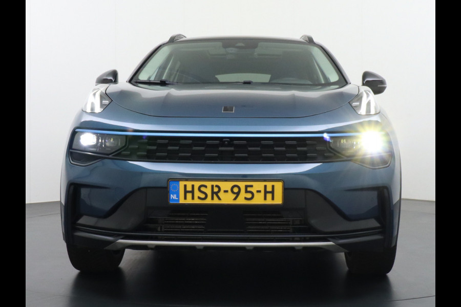 Lynk & Co 01 1.5 PHEV AUT-7 4wd 261pk Pano-Schuif-K-dak 20" 360°Camera Apple Carplay Android Auto Adaptive-Cr NaviPdc-a+v Ecc Keyless Led M-B Elek.Memory.Stoel File assistent Dodehoek detector Elektrisch bedienbare achterklep Rijstrooksensor Wifi Verkeersbord detectie 425Nm koppel 3,7kw laadvermogen A-label Euro 6 Hybride Benzine / Elektrisch rijden tot ca 69km  1800kg trekvermogen