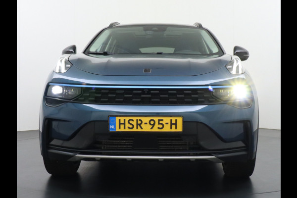 Lynk & Co 01 1.5 PHEV AUT-7 4wd 261pk Pano-Schuif-K-dak 20" 360°Camera Apple Carplay Android Auto Adaptive-Cr NaviPdc-a+v Ecc Keyless Led M-B Elek.Memory.Stoel File assistent Dodehoek detector Elektrisch bedienbare achterklep Rijstrooksensor Wifi Verkeersbord detectie 425Nm koppel 3,7kw laadvermogen A-label Euro 6 Hybride Benzine / Elektrisch rijden tot ca 69km  1800kg trekvermogen
