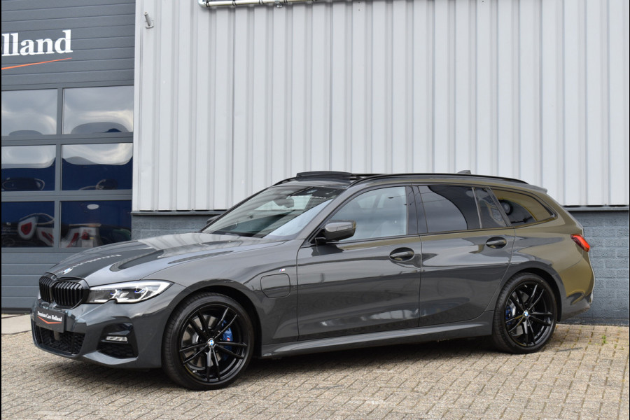 BMW 3 Serie Touring 330e xDrive M-Sport 292 Pk Dravit Grijs Metallic Pano Memory Head-Up Leder Keyless Trekhaak 19 Inch