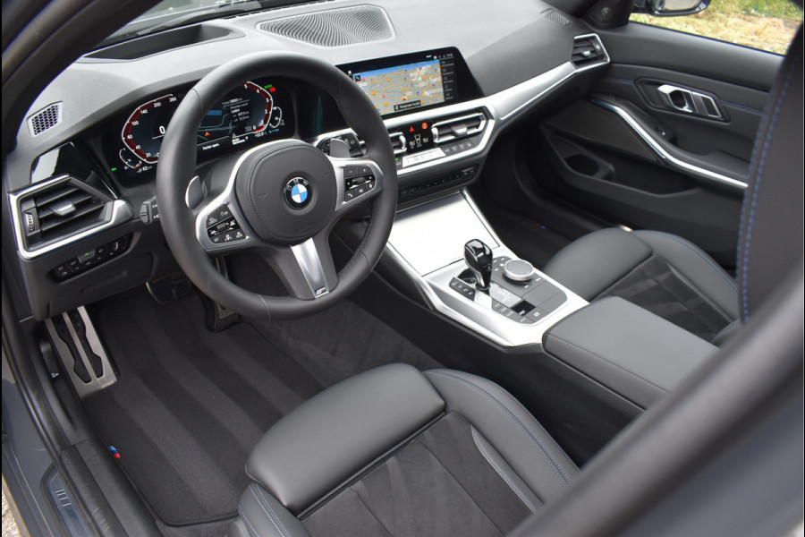 BMW 3 Serie Touring 330e xDrive M-Sport 292 Pk Dravit Grijs Metallic Pano Memory Head-Up Leder Keyless Trekhaak 19 Inch
