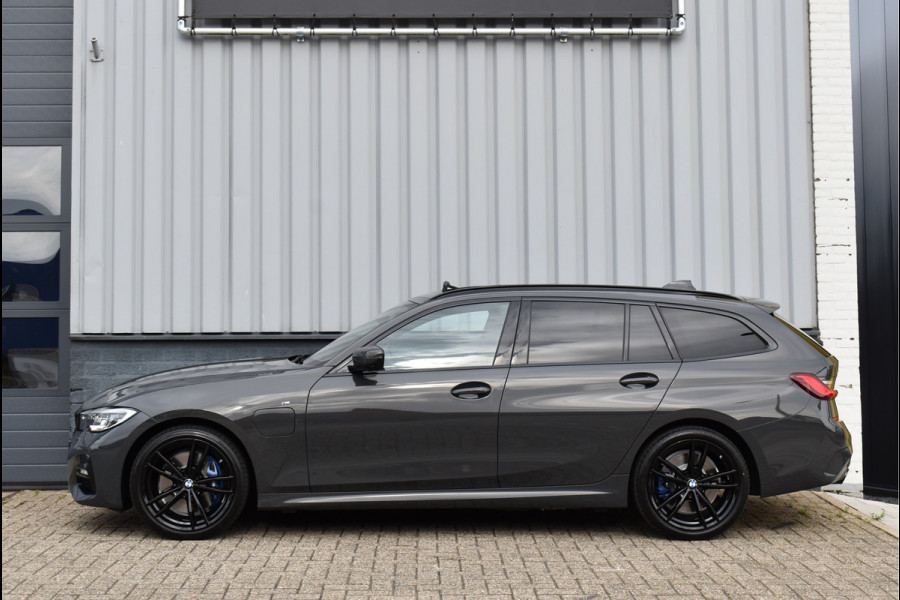 BMW 3 Serie Touring 330e xDrive M-Sport 292 Pk Dravit Grijs Metallic Pano Memory Head-Up Leder Keyless Trekhaak 19 Inch