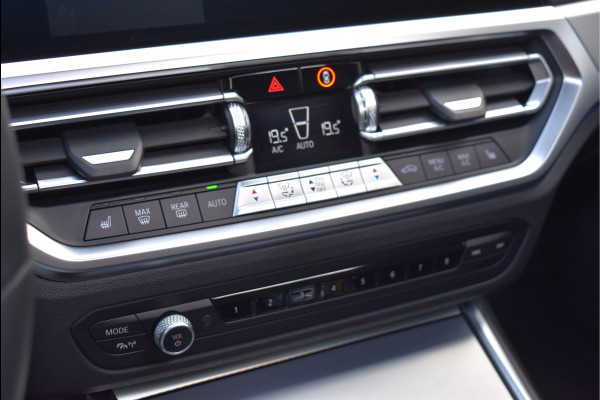 BMW 3 Serie Touring 330e xDrive M-Sport 292 Pk Dravit Grijs Metallic Pano Memory Head-Up Leder Keyless Trekhaak 19 Inch