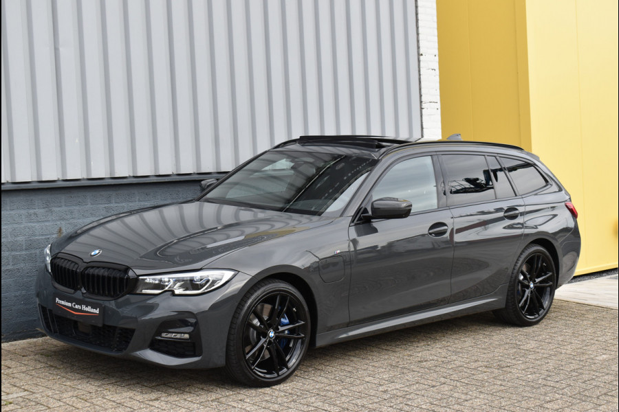 BMW 3 Serie Touring 330e xDrive M-Sport 292 Pk Dravit Grijs Metallic Pano Memory Head-Up Leder Keyless Trekhaak 19 Inch