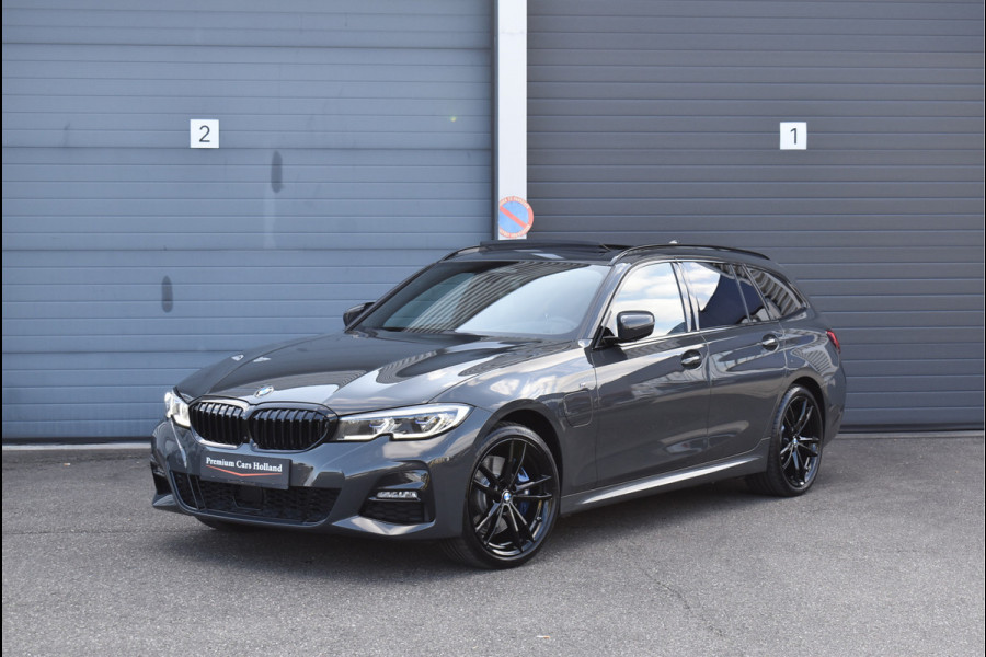BMW 3 Serie Touring 330e xDrive M-Sport 292 Pk Dravit Grijs Metallic Pano Memory Head-Up Leder Keyless Trekhaak 19 Inch