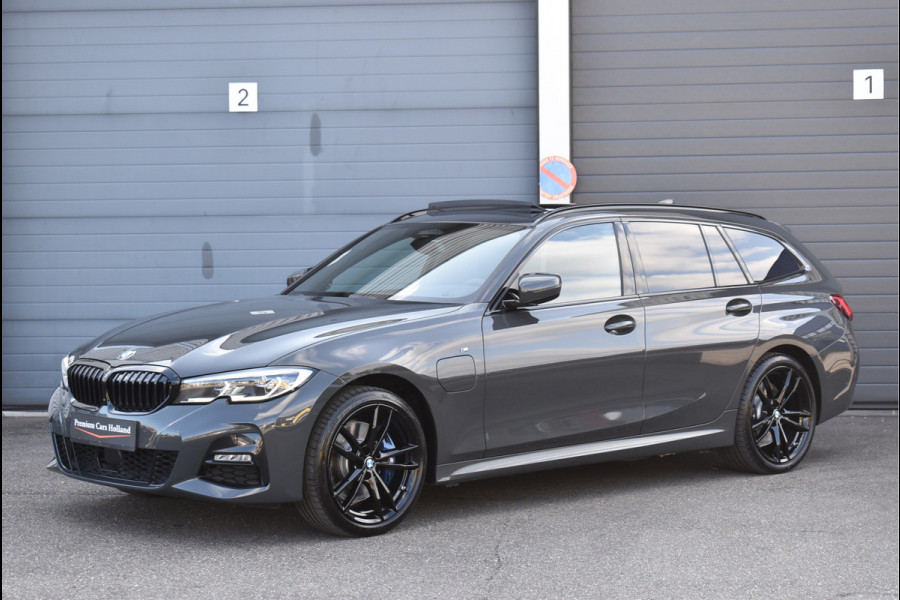 BMW 3 Serie Touring 330e xDrive M-Sport 292 Pk Dravit Grijs Metallic Pano Memory Head-Up Leder Keyless Trekhaak 19 Inch
