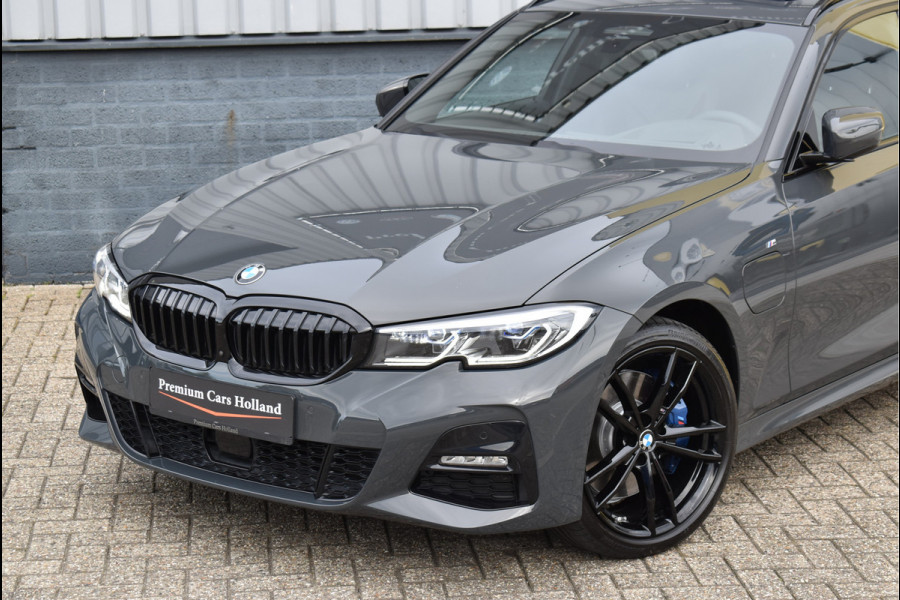 BMW 3 Serie Touring 330e xDrive M-Sport 292 Pk Dravit Grijs Metallic Pano Memory Head-Up Leder Keyless Trekhaak 19 Inch