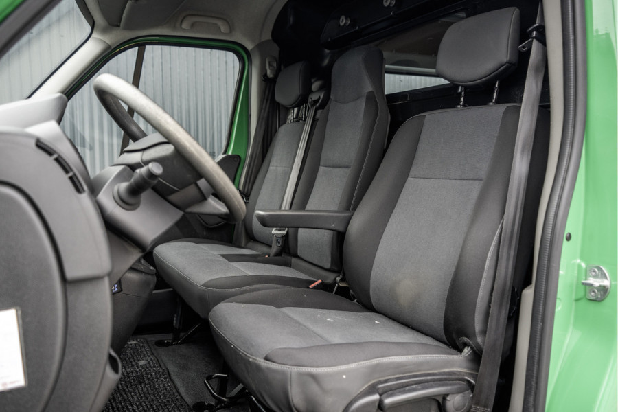 Renault Master T35 dCi | L3H2 | Imperiaal | Ladder | PDC | Camera | Navi | Cruise | Airco | Zijschuifdeur R+L | Euro 6