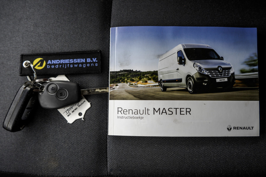 Renault Master T35 dCi | L3H2 | Imperiaal | Ladder | PDC | Camera | Navi | Cruise | Airco | Zijschuifdeur R+L | Euro 6