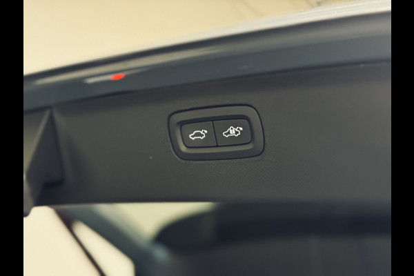 Volvo XC90 T8 Recharge AWD R-Design | 22" | Panorama | Trekhaak