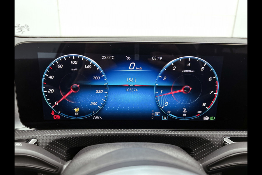 Mercedes-Benz A-Klasse 180 AMG Night Upgrade Automaat (PANORAMADAK, SFEERVERLICHTING, STOELVERWARMING, CAMERA, 1e EIGENAAR)