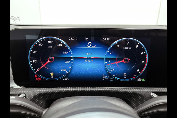 Mercedes-Benz A-Klasse 180 AMG Night Upgrade Automaat (PANORAMADAK, SFEERVERLICHTING, STOELVERWARMING, CAMERA, 1e EIGENAAR)