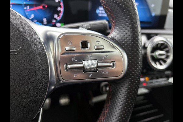 Mercedes-Benz A-Klasse 180 AMG Night Upgrade Automaat (PANORAMADAK, SFEERVERLICHTING, STOELVERWARMING, CAMERA, 1e EIGENAAR)