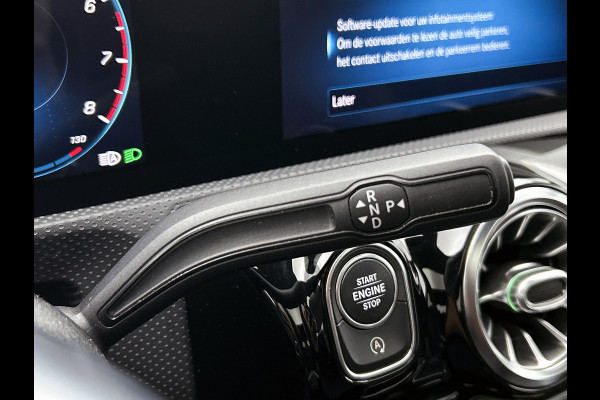 Mercedes-Benz A-Klasse 180 AMG Night Upgrade Automaat (PANORAMADAK, SFEERVERLICHTING, STOELVERWARMING, CAMERA, 1e EIGENAAR)