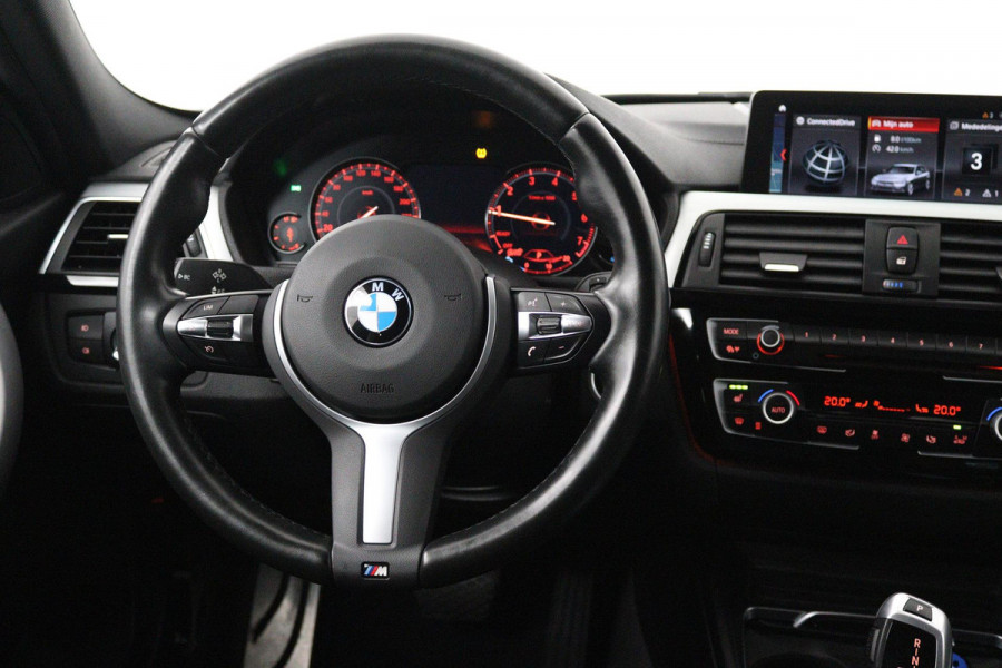 BMW 3 Serie Touring 318i M Sport Edition (STOELVERWARMING, NAVIGATIE, PARKEERSENSOREN, AUTOMAAT, CRUISE CONTROL, NL-AUTO)