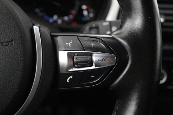 BMW 3 Serie Touring 318i M Sport Edition (STOELVERWARMING, NAVIGATIE, PARKEERSENSOREN, AUTOMAAT, CRUISE CONTROL, NL-AUTO)