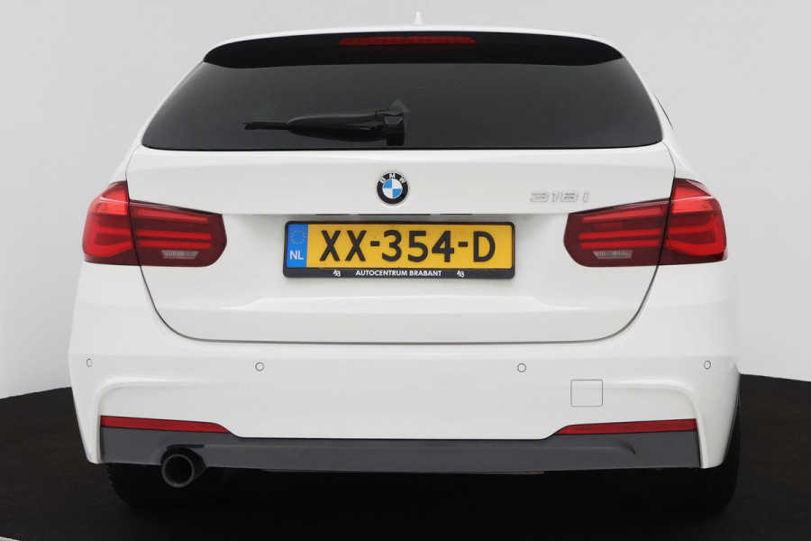 BMW 3 Serie Touring 318i M Sport Edition (STOELVERWARMING, NAVIGATIE, PARKEERSENSOREN, AUTOMAAT, CRUISE CONTROL, NL-AUTO)
