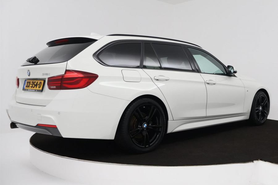 BMW 3 Serie Touring 318i M Sport Edition (STOELVERWARMING, NAVIGATIE, PARKEERSENSOREN, AUTOMAAT, CRUISE CONTROL, NL-AUTO)