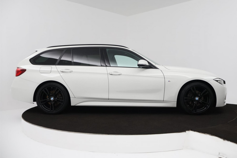 BMW 3 Serie Touring 318i M Sport Edition (STOELVERWARMING, NAVIGATIE, PARKEERSENSOREN, AUTOMAAT, CRUISE CONTROL, NL-AUTO)