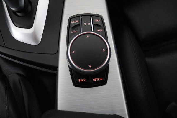 BMW 3 Serie Touring 318i M Sport Edition (STOELVERWARMING, NAVIGATIE, PARKEERSENSOREN, AUTOMAAT, CRUISE CONTROL, NL-AUTO)