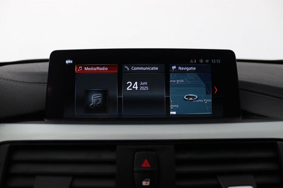 BMW 3 Serie Touring 318i M Sport Edition (STOELVERWARMING, NAVIGATIE, PARKEERSENSOREN, AUTOMAAT, CRUISE CONTROL, NL-AUTO)