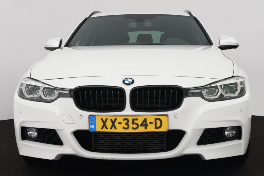 BMW 3 Serie Touring 318i M Sport Edition (STOELVERWARMING, NAVIGATIE, PARKEERSENSOREN, AUTOMAAT, CRUISE CONTROL, NL-AUTO)