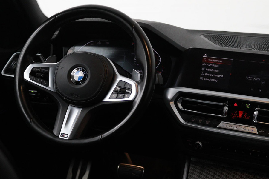 BMW 3-serie 320i High Executive Edition (PARKEERSENSOREN, STOELVERWARMING, LEER, NAVIGATIE, NL-AUTO)