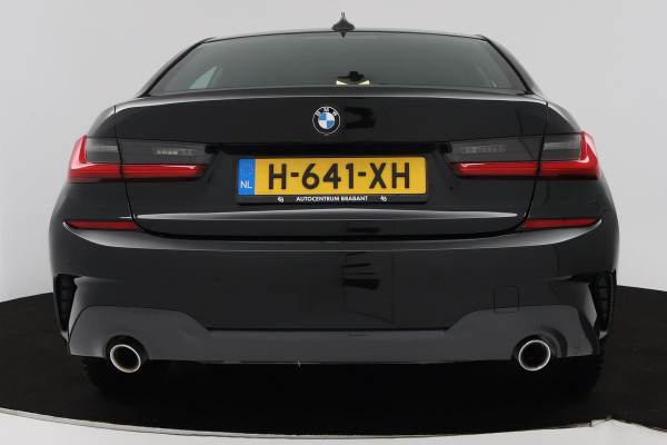 BMW 3-serie 320i High Executive Edition (PARKEERSENSOREN, STOELVERWARMING, LEER, NAVIGATIE, NL-AUTO)