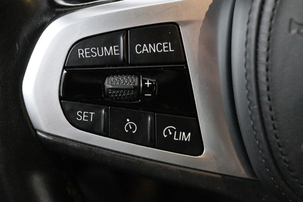 BMW 3-serie 320i High Executive Edition (PARKEERSENSOREN, STOELVERWARMING, LEER, NAVIGATIE, NL-AUTO)