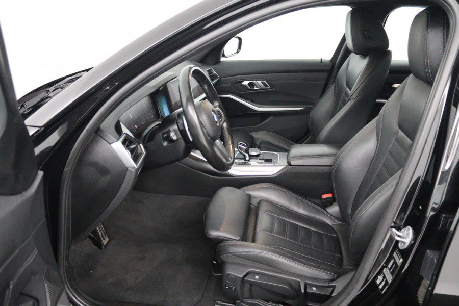 BMW 3-serie 320i High Executive Edition (PARKEERSENSOREN, STOELVERWARMING, LEER, NAVIGATIE, NL-AUTO)