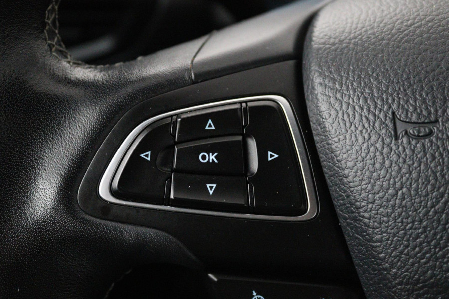 Ford Kuga 1.5 EcoBoost ST Line (PARKEERSENSOREN, CRUISE, TREKHAAK, GOED ONDERHOUDEN)