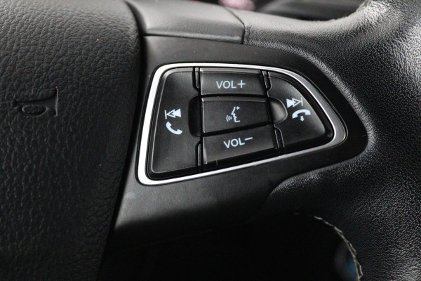 Ford Kuga 1.5 EcoBoost ST Line (PARKEERSENSOREN, CRUISE, TREKHAAK, GOED ONDERHOUDEN)