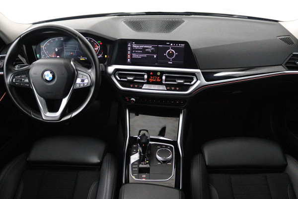 BMW 3 Serie Touring 318i Executive Edition (PARKEERSENSOREN, CRUISE CONTROL, NAVIGATIE, NL-AUTO, DEALER ONDERHOUDEN)