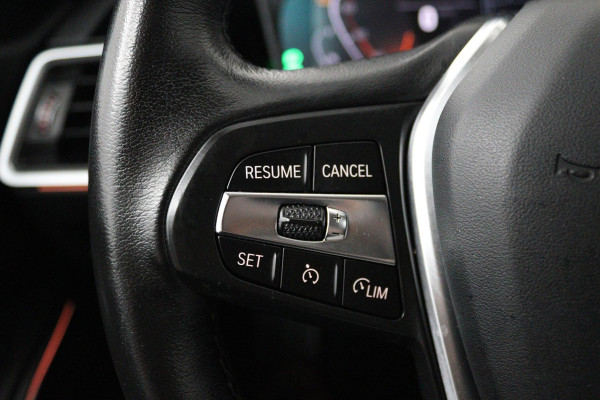 BMW 3 Serie Touring 318i Executive Edition (PARKEERSENSOREN, CRUISE CONTROL, NAVIGATIE, NL-AUTO, DEALER ONDERHOUDEN)