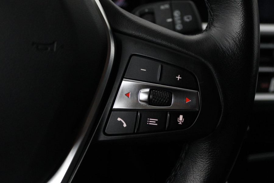 BMW 3 Serie Touring 318i Executive Edition (PARKEERSENSOREN, CRUISE CONTROL, NAVIGATIE, NL-AUTO, DEALER ONDERHOUDEN)