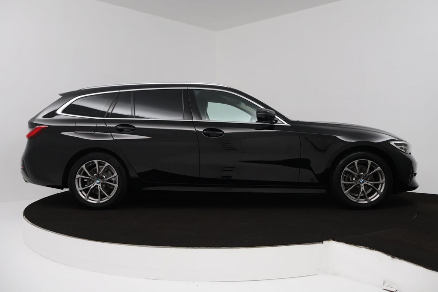 BMW 3 Serie Touring 318i Executive Edition (PARKEERSENSOREN, CRUISE CONTROL, NAVIGATIE, NL-AUTO, DEALER ONDERHOUDEN)