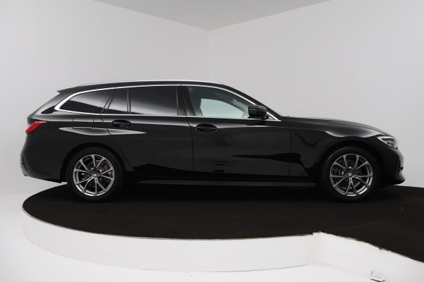 BMW 3 Serie Touring 318i Executive Edition (PARKEERSENSOREN, CRUISE CONTROL, NAVIGATIE, NL-AUTO, DEALER ONDERHOUDEN)
