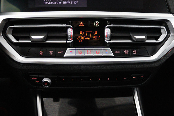 BMW 3 Serie Touring 318i Executive Edition (PARKEERSENSOREN, CRUISE CONTROL, NAVIGATIE, NL-AUTO, DEALER ONDERHOUDEN)