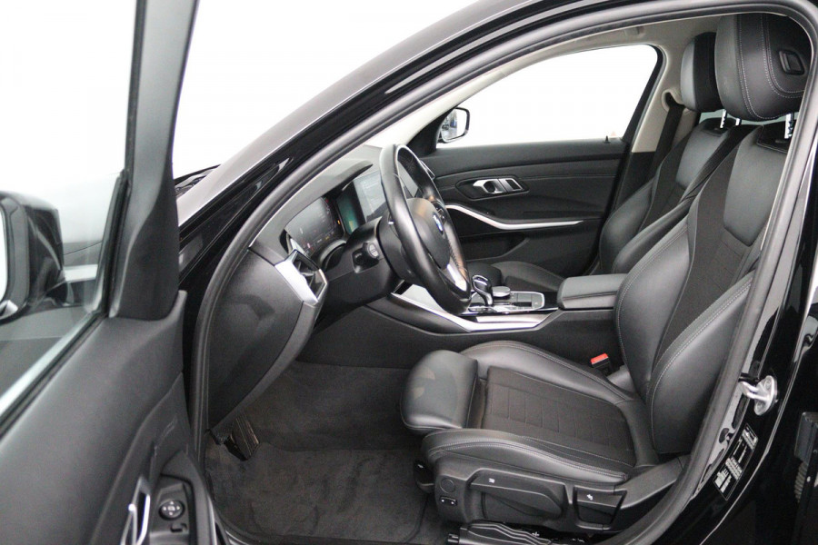 BMW 3 Serie Touring 318i Executive Edition (PARKEERSENSOREN, CRUISE CONTROL, NAVIGATIE, NL-AUTO, DEALER ONDERHOUDEN)