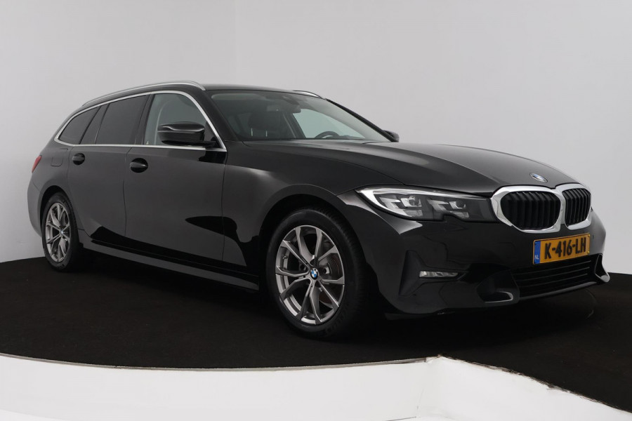 BMW 3 Serie Touring 318i Executive Edition (PARKEERSENSOREN, CRUISE CONTROL, NAVIGATIE, NL-AUTO, DEALER ONDERHOUDEN)