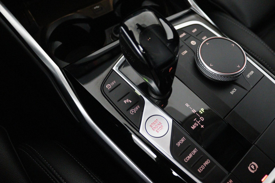 BMW 3 Serie Touring 318i Executive Edition (PARKEERSENSOREN, CRUISE CONTROL, NAVIGATIE, NL-AUTO, DEALER ONDERHOUDEN)