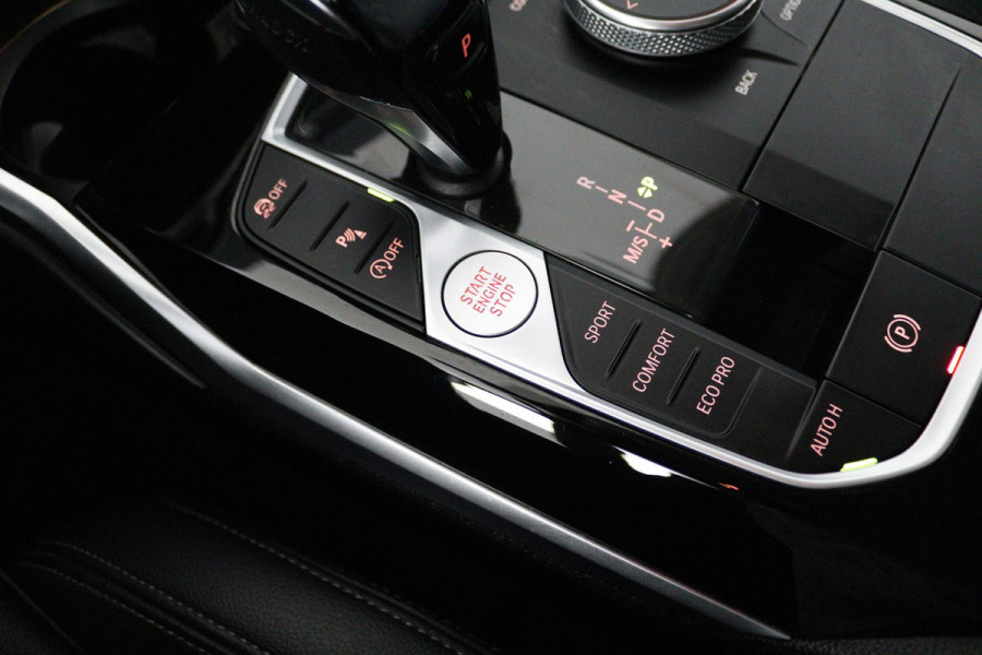 BMW 3 Serie Touring 318i Executive Edition (PARKEERSENSOREN, CRUISE CONTROL, NAVIGATIE, NL-AUTO, DEALER ONDERHOUDEN)