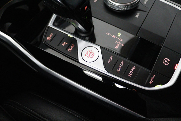 BMW 3 Serie Touring 318i Executive Edition (PARKEERSENSOREN, CRUISE CONTROL, NAVIGATIE, NL-AUTO, DEALER ONDERHOUDEN)