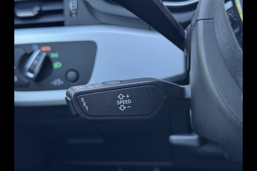 Audi A4 Avant 35 TFSI S-line Automaat | Panoramadak | Leer/alcantara bekleding | Elektrisch verstelbare bestuurdersstoel | LED verlichti