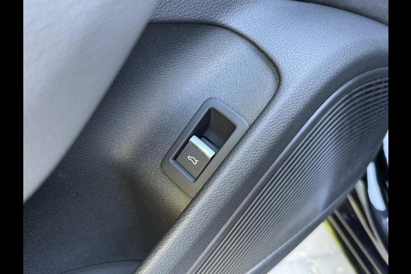 Audi A4 Avant 35 TFSI S-line Automaat | Panoramadak | Leer/alcantara bekleding | Elektrisch verstelbare bestuurdersstoel | LED verlichti