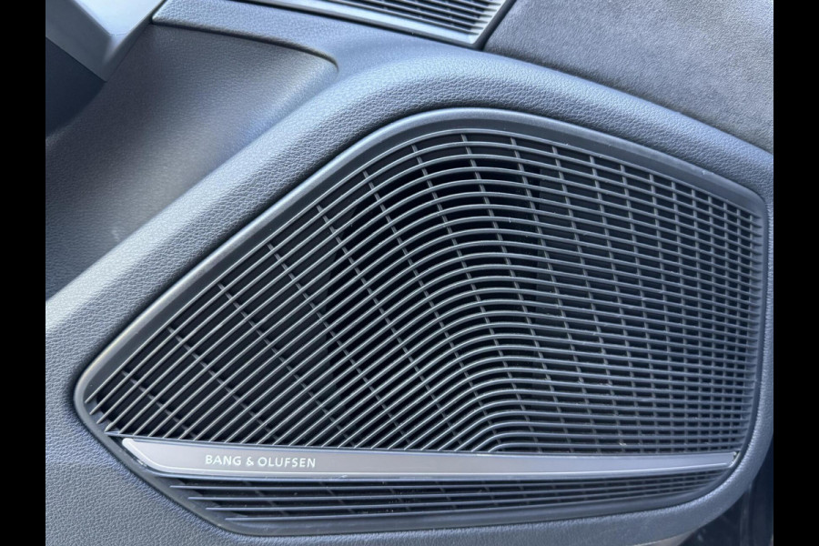 Audi A4 Avant 35 TFSI S-line Automaat | Panoramadak | Leer/alcantara bekleding | Elektrisch verstelbare bestuurdersstoel | LED verlichti