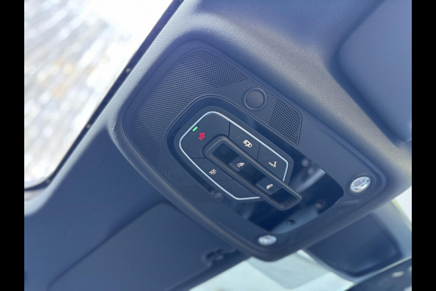 Audi A4 Avant 35 TFSI S-line Automaat | Panoramadak | Leer/alcantara bekleding | Elektrisch verstelbare bestuurdersstoel | LED verlichti