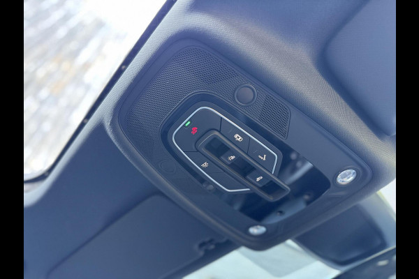 Audi A4 Avant 35 TFSI S-line Automaat | Panoramadak | Leer/alcantara bekleding | Elektrisch verstelbare bestuurdersstoel | LED verlichti